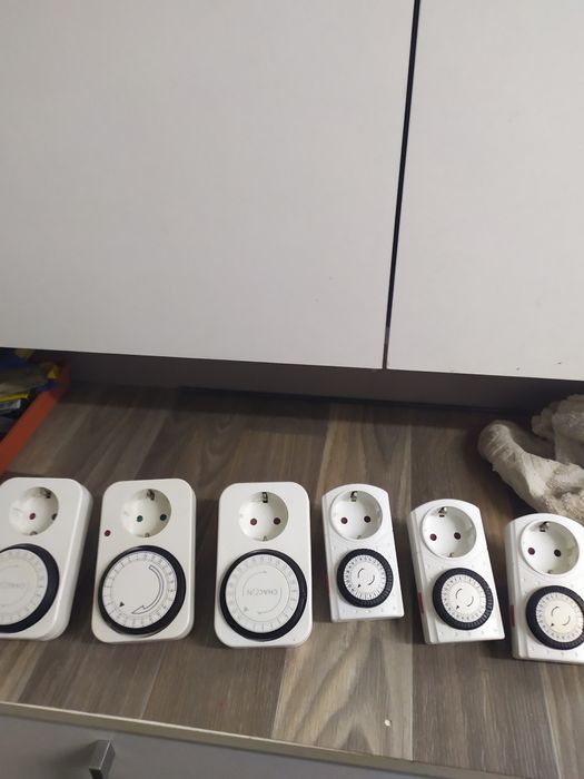 Vendo estas tomadas com relógio