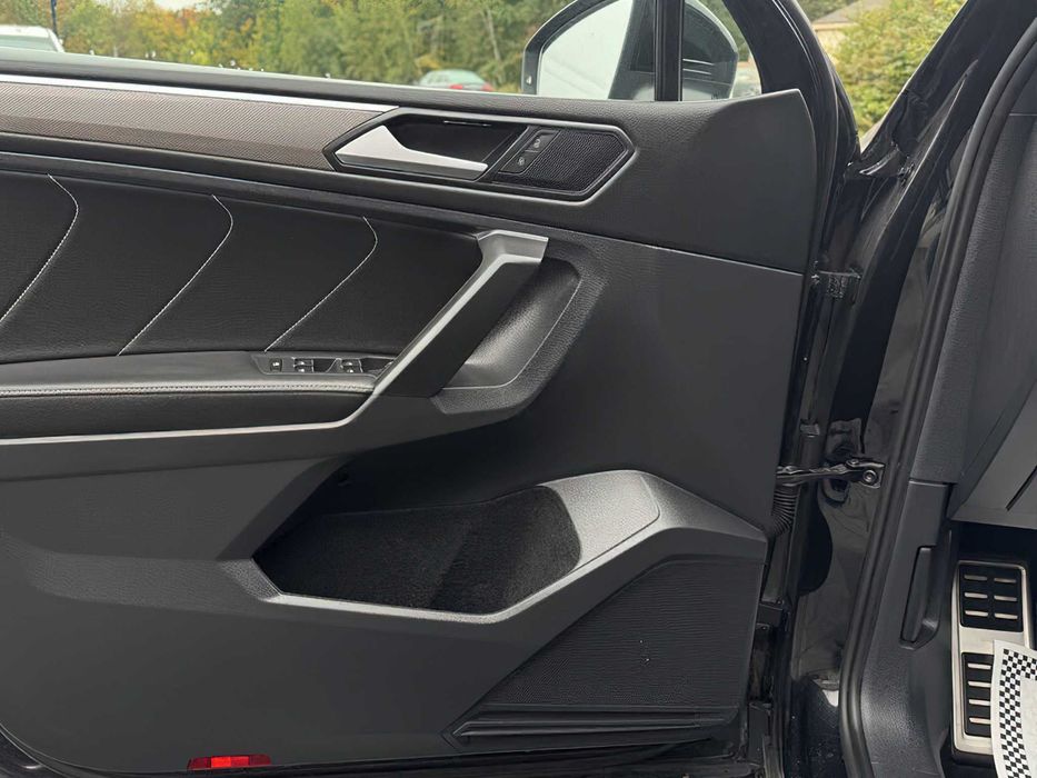 Volkswagen Tiguan SE R-Line      2023