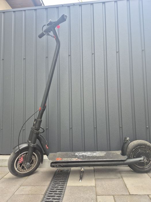 Продаю електросамокат Maxxter teo max.