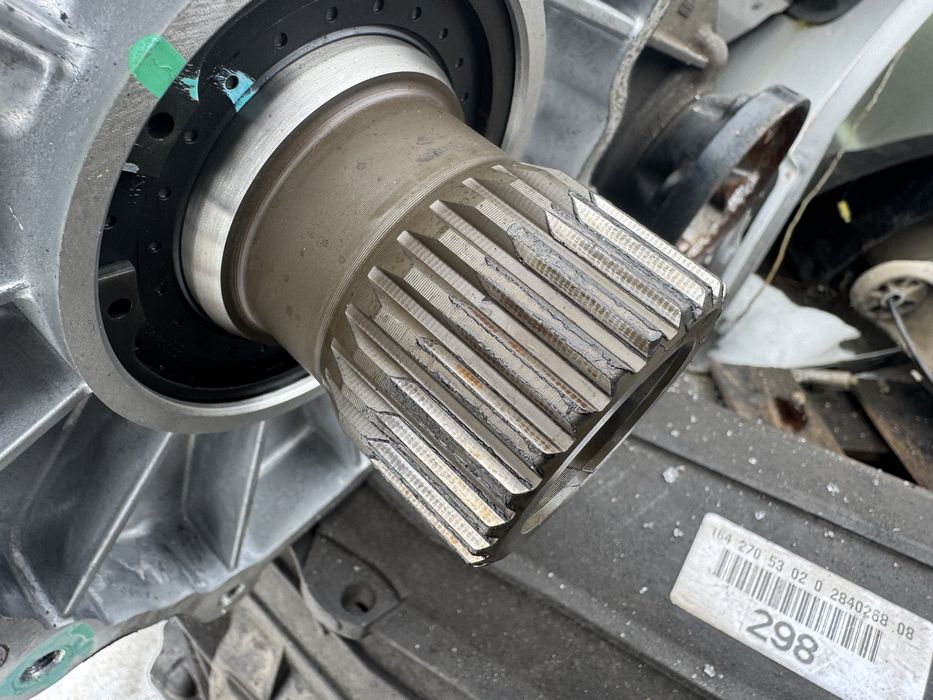 Продам роздатку Мерседес мл 164 оригинал 3.0д