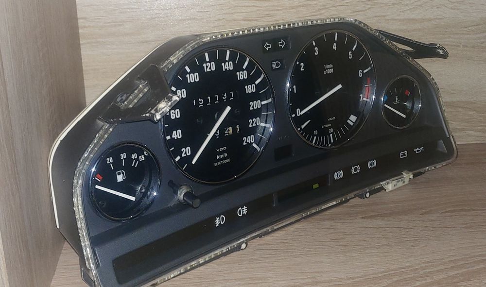 Приладова панель BMW e30 рестова