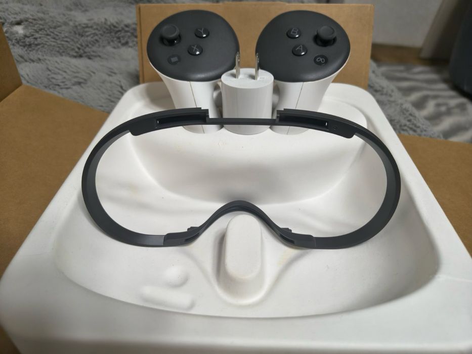 VR-гарнітуру Meta Quest 3S 256 ГБ