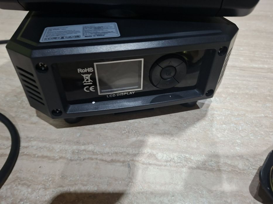 Ruchoma głowica oświetleniowa LED typu wash/beam