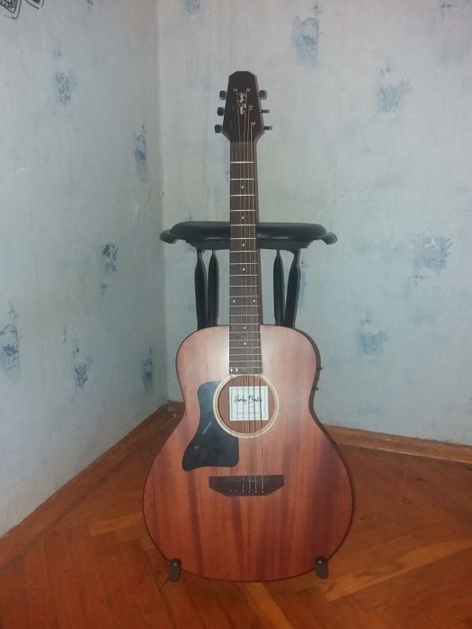 Продаю електро-акустичну гітару Harley Benton (Для лівші)