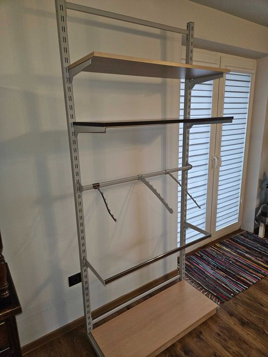 Regały do sklepu odzieżowego