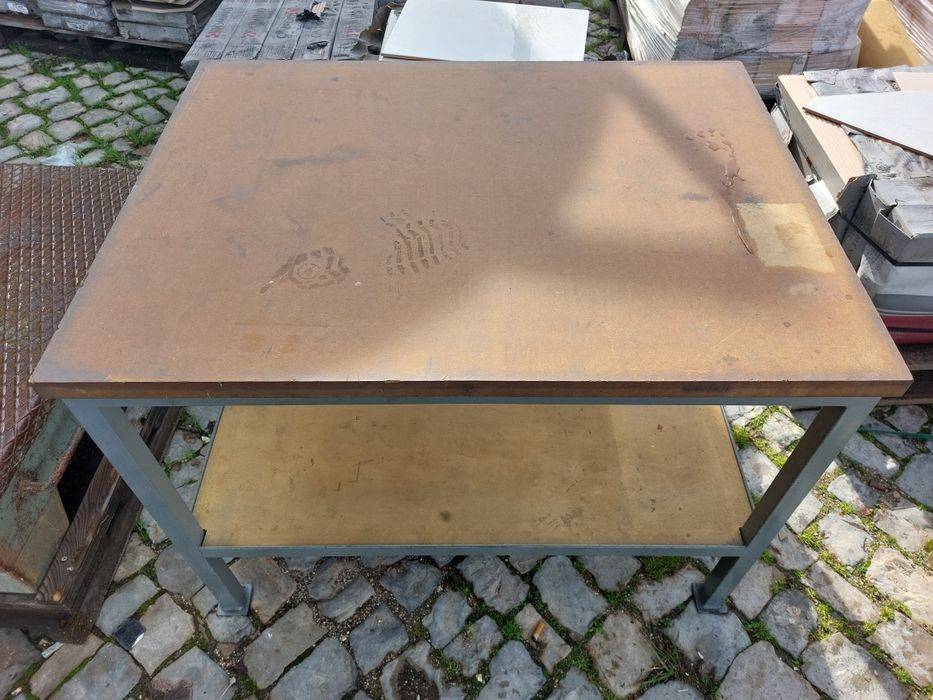 Mesa / Bancada de trabalho