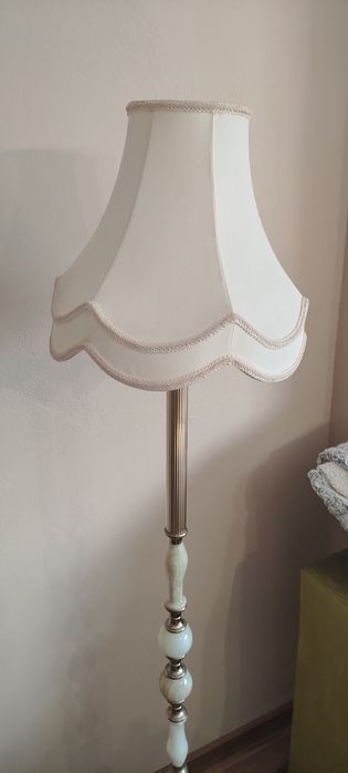 Lampa stojąca mosiądz z onyksem