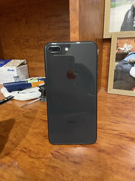 Iphone 8 plus black 64 GB