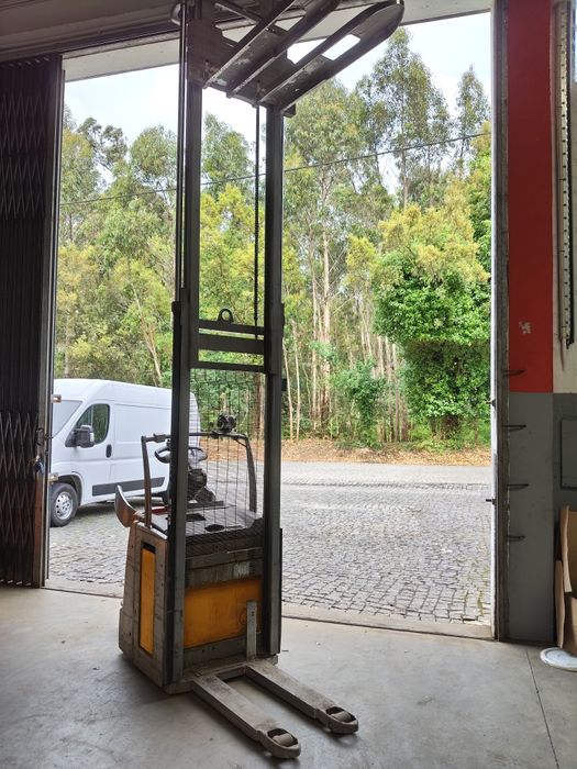 1750€+IVA ,  Stacker Still ,2000kg ,Elev 3,60mt,(  Empilhador Porta Paletes  )