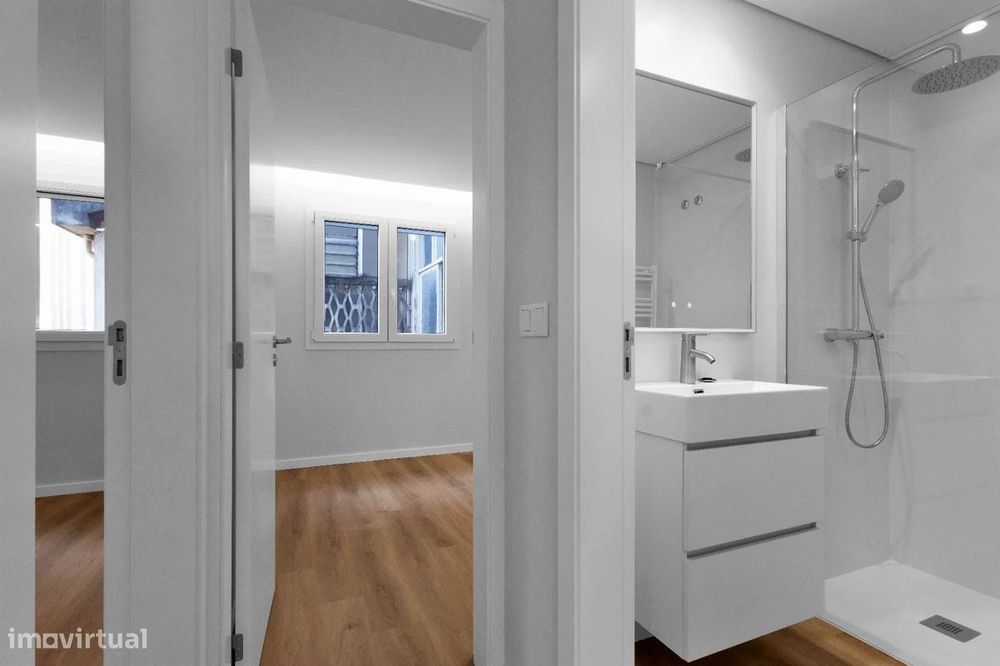 T2+1 totalmente remodelado no centro de Gaia — escola à porta, metro a
