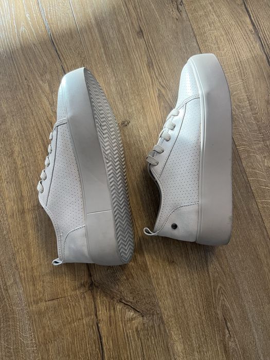 Buty damskie beżowe