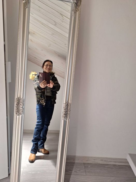 Куртка жіноча Bershka р.S 44-46