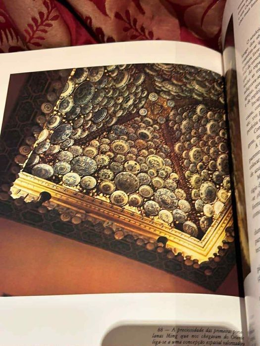 Livro Oriente e Ocidente nos interiores em Portugal