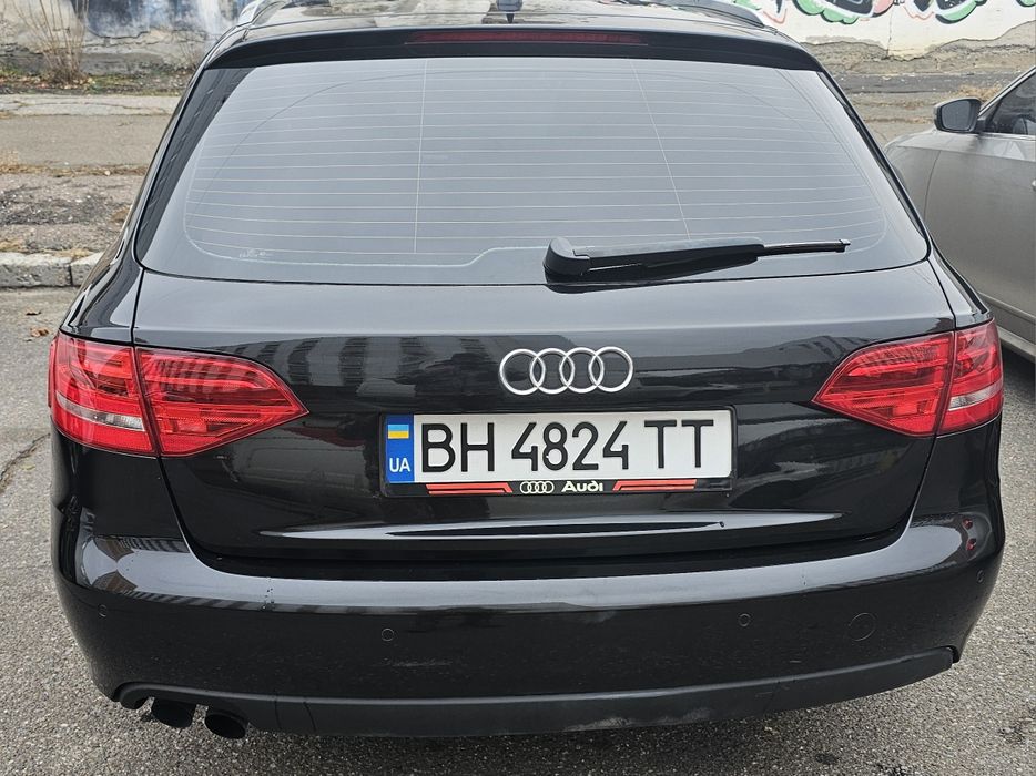 Автомобіль Audi A4 B8