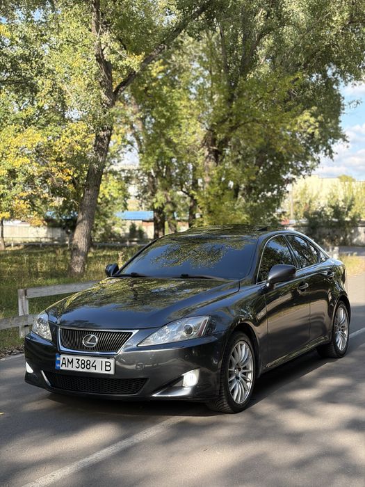 Продам lexus is 220d