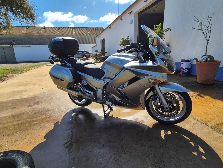 YAMAHA FJR 1300  de 2013 com 38 000km aceito troca