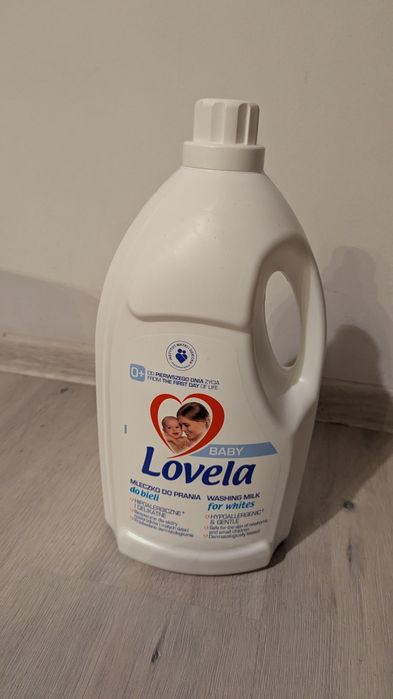 Płyn mleczko do prania Lovela do bieli 4,5l