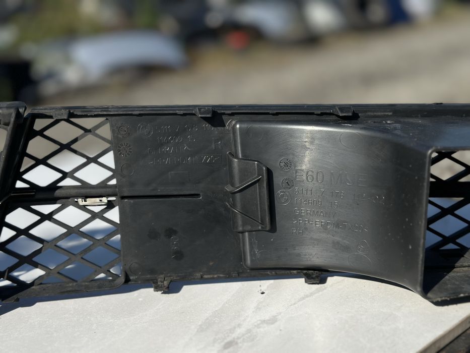 Решітка Бампера БМВ Е60 Е61 Рестайлінг Права Ліва Решітка в бампер BMW E60 E61