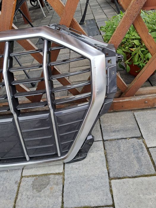 Grill / mocowanie  Audi Q3 83a