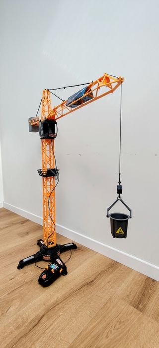 Duży dźwig na pilota