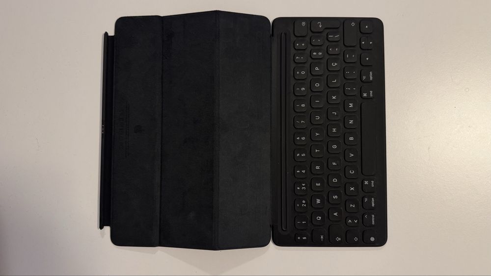 Capa original Apple para iPad Nova ( nunca utilizada)