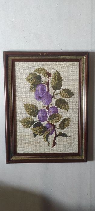 Hand-Embroidered Fruit-Themed Panels64739505203459124