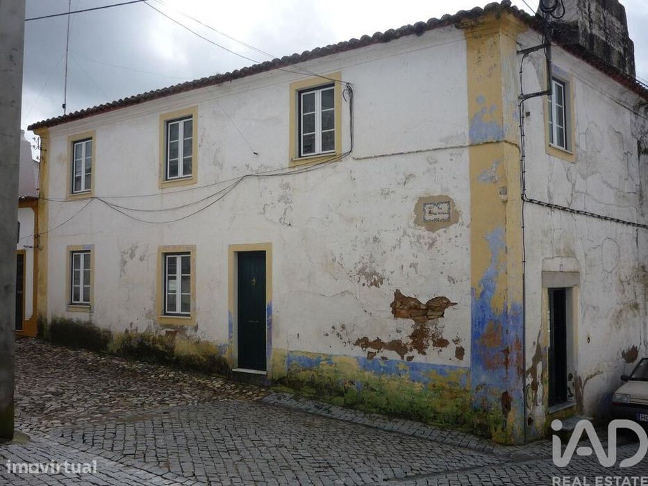 Casa T4 em Cabeço de Vide de 196,00 m2