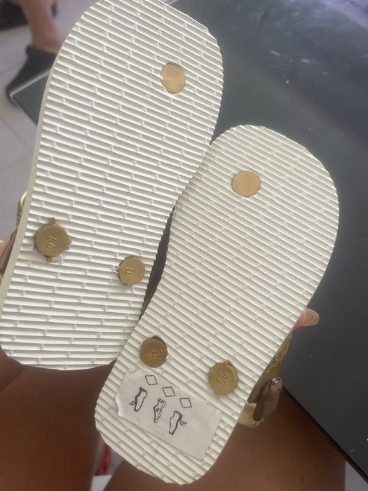 Vendo chinelos novos