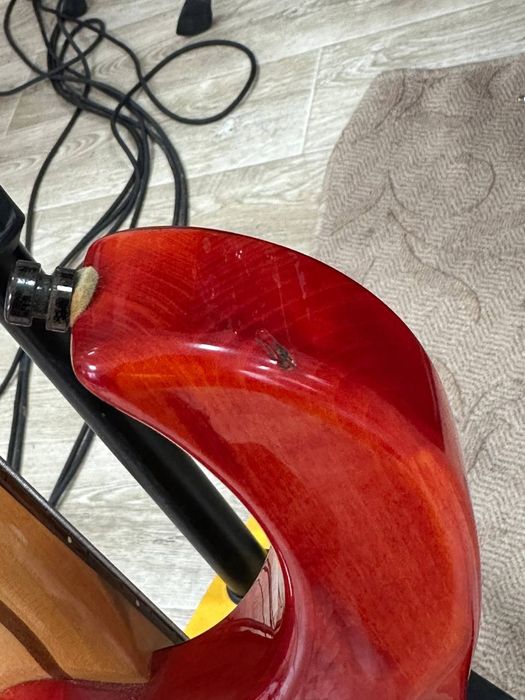 Ibanez BTB405QM 

5-струнна бас-гітара, дека — липа/