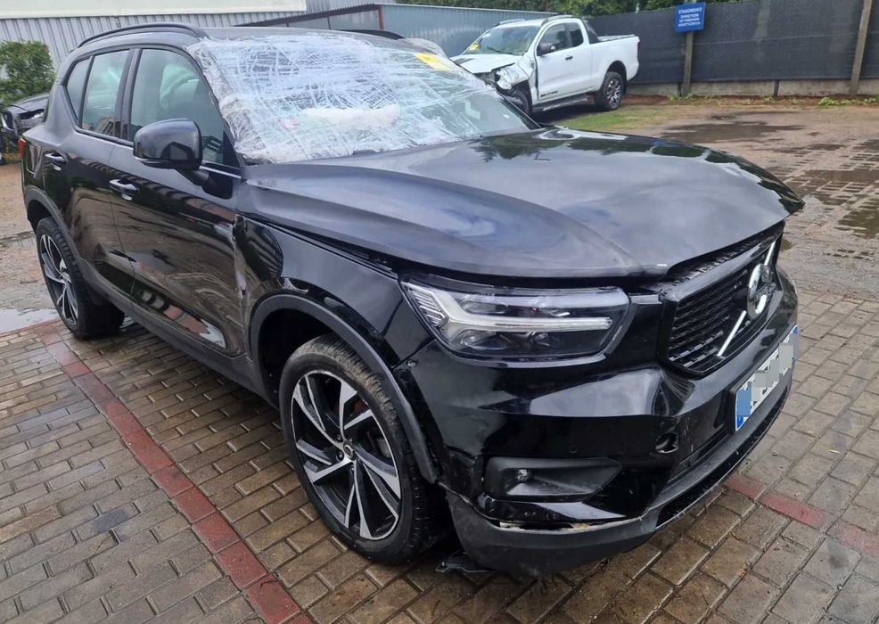 Volvo XC 40 бампер передній задній бу автозапчастини разборка
