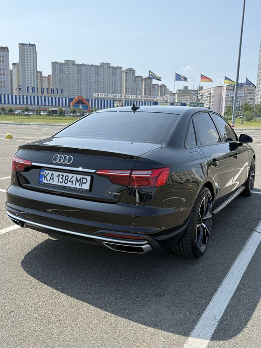 Audi A4 офіційний автомобіль