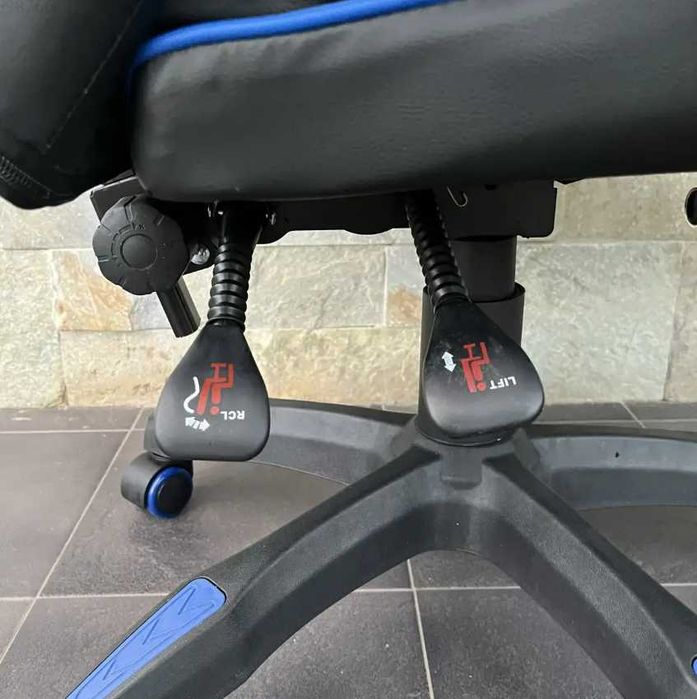 Крісло компютерне офісне кресло игровое с подножкой