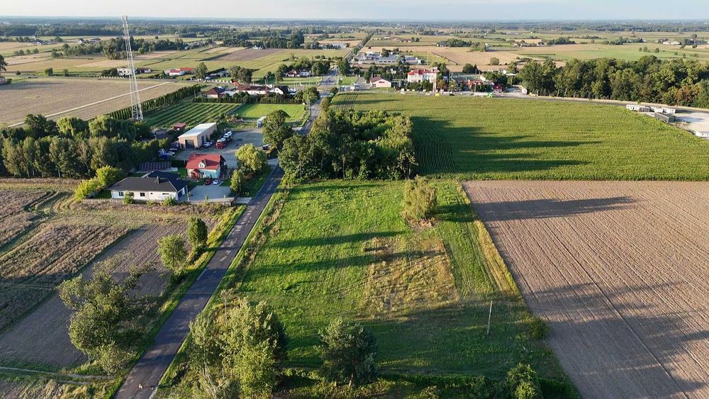 Dwie działki po 3607 m² o łącznej powierzchni 7214 m², zabudowa mieszkaniowa i usługowa, asfalt. - Widok 5