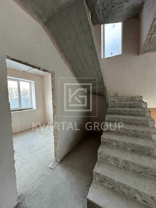 Продам ГАРНИЙ таунхаус в районі Центрального парку. Газ.