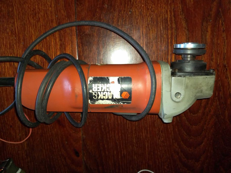 Болгарка black decker
