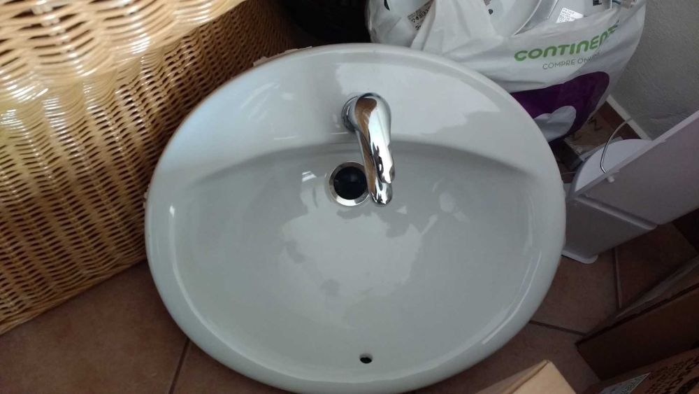 2 x lavatórios Roca + tampo de mármore / bathroom sinks + marble top
