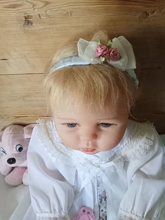 Boneca bebe reborn com vestido de batizado