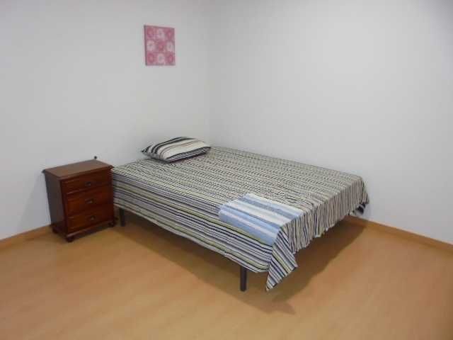 Celas, Rua António José Almeida, excelente T 1 c/aparcamento, disponível de imediato.