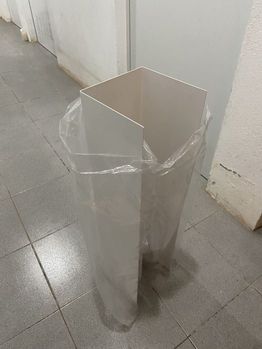 Estante parede Botkyrka nova