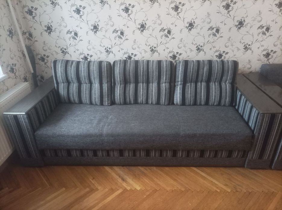 Диван розкладний і два м'які крісла