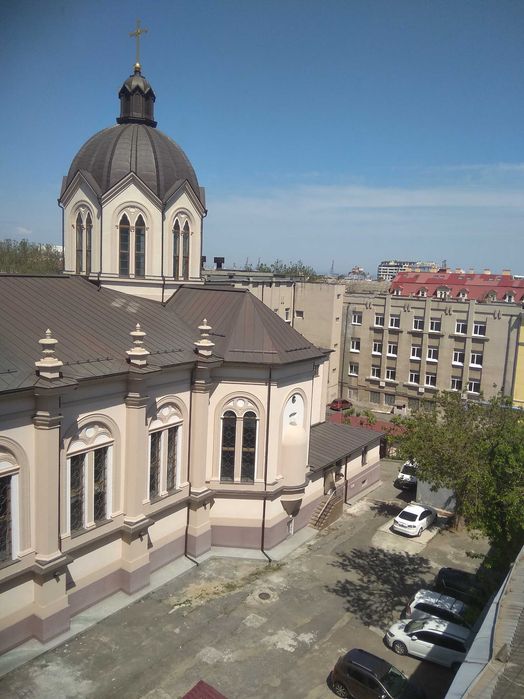 Сдам 3-х комн. квартиру в центре.