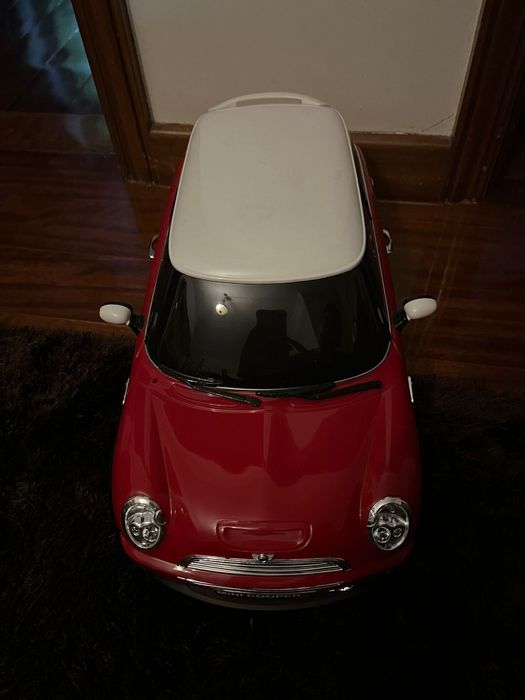 Carro Mini Cooper vermelho