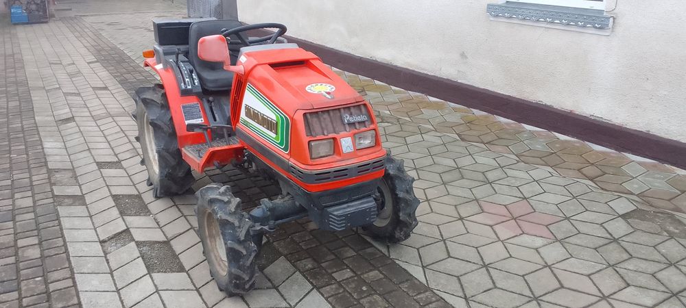 Японський трактор Hinomoto CX16