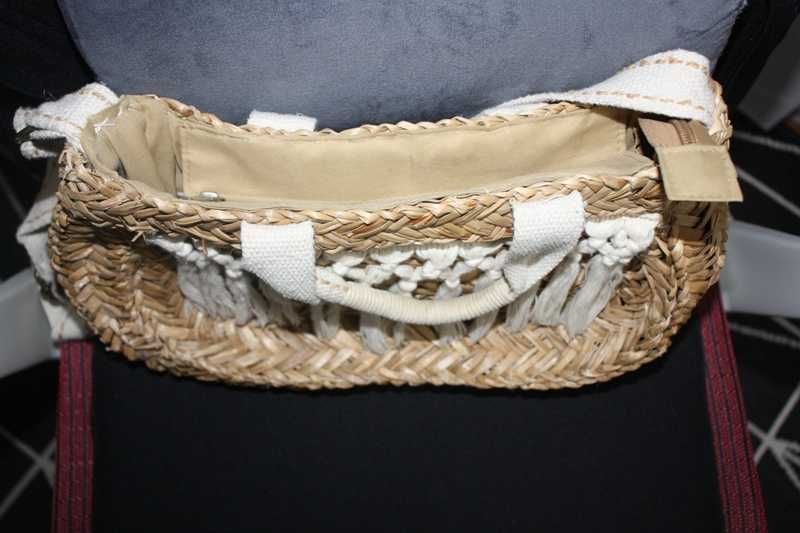 Carteira em verga com fecho e rabinho de porco em algodão da Lanidor