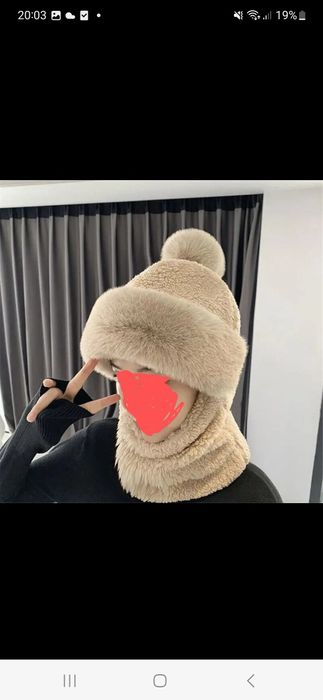 Nowa kominiarka damska beżowy z futerkiem czapka szalik komin pompon