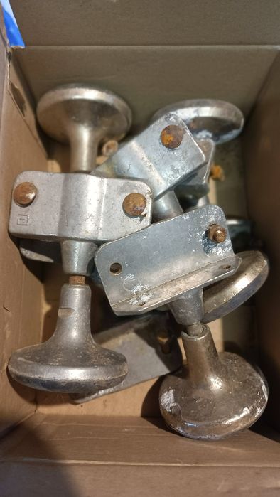 Меблеві ніжки, опори