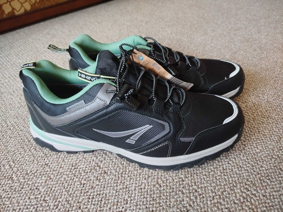 Нові чоловічі кросівки