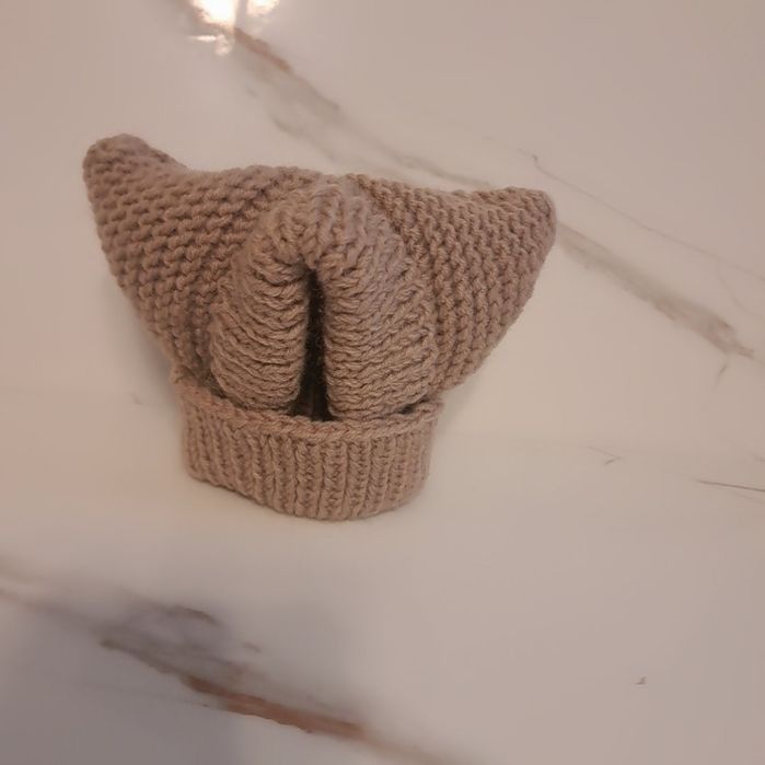 ręcznie robione czapki dla chihuahua.