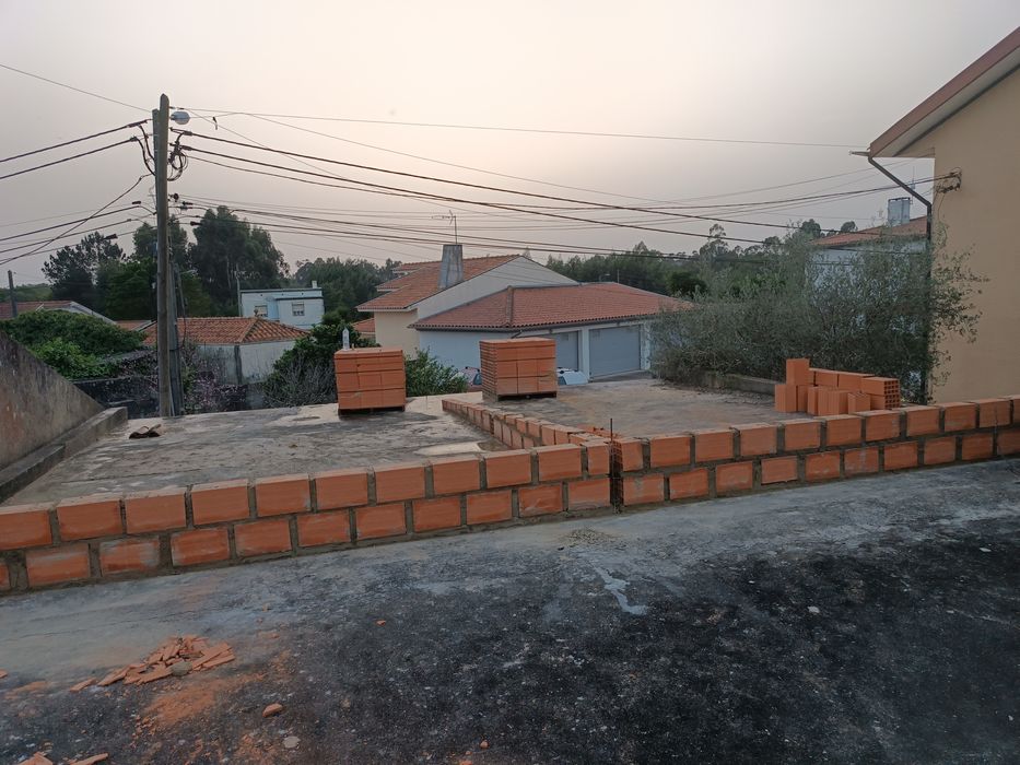 Reconstrução de telhados e coberturas com problemas de infiltração