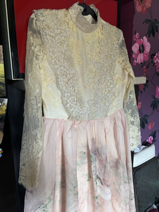 Piękna sukienka z koronką M